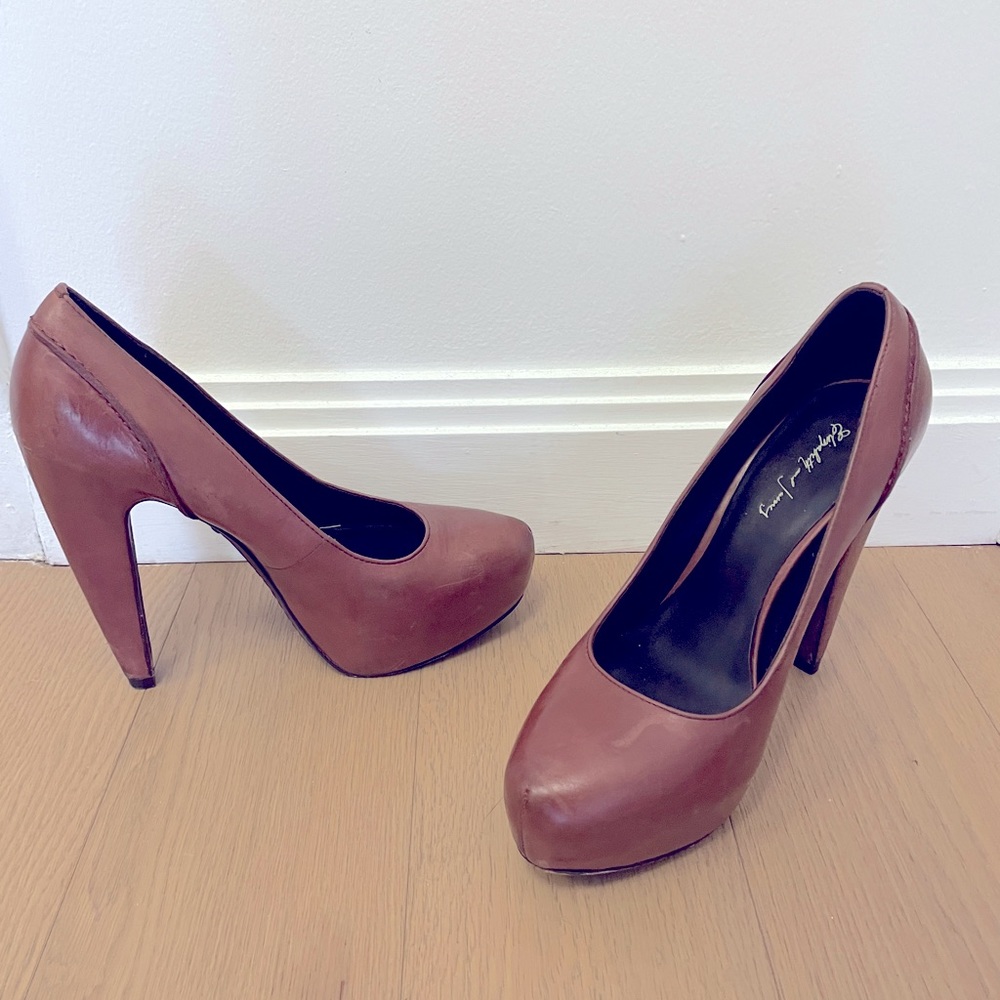 Elizabeth and James Tan Leather Pumps Size 7.5